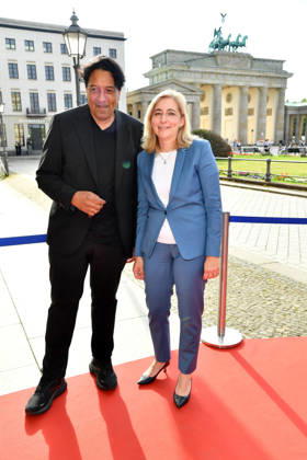 Cherno Jobatey und Nina Warken Bundesministerin für Gesundheit (CDU) beim Felix Burda Award im AXICA Hausl in Berlin am 21.06.2026