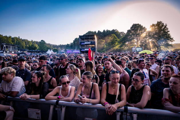 Heroes Festival, Festival, Music, Musik, Deutschrap, Rap, Deutsch, Eventzentrum Geiselwind, Strohofer, Geiselwind, Konzert, 19.06.2026, Festivalvibes, Impressionen vom Festival Bild: Festivalvibes, Stimmung Copyright: HMBxMedia xMarkusxKoeller