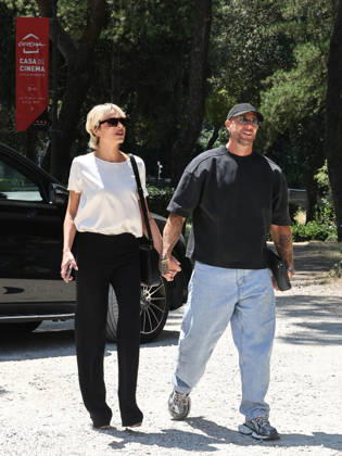 IPA85938469 - Rome: Casa del Cinema. Presentation of the Filming Italy Sardegna Festival. Pictured: Micaela Ramazzotti with her husband Claudio Pallitto  Copyright: xMarcoxProvvisionatox xDxAvanzo Provvisionatox 85938469