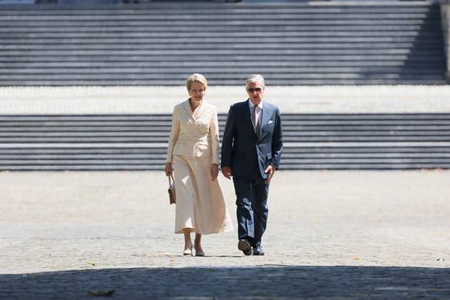King Philippe - Filip of Belgium and Queen Mathilde of Belgium pictured ahead of the official picture at the Castle of Laeken - Laken, Brussels, during the official state visit of the Japanese Emperor and Empress to Belgium on Monday 22 June 2026. The Emperor and Empress of Japan visit Belgium from June 20-25.  BENOITxDOPPAGNE 178747086