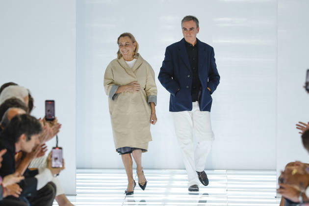Designers Miuccia Prada and Raf Simons on the runway at the Prada fashion show during Milan Mens Fashion Week Spring Summer 2027 on June 21, 2026, in Milan, Italy. Bestimage Milan France,detected_source_language  Copyright: xAgencex xBestimagexAgencex xBestimagex