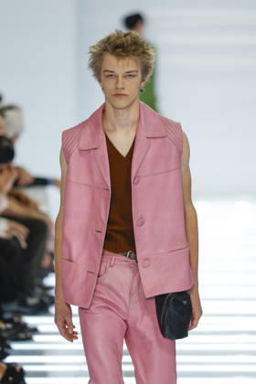 Runway at the Prada fashion show during Milan Fashion Week Menswear Spring Summer 2027 on June 21, 2026, in Milan, Italy Bestimage Milan France,detected_source_language  Copyright: xAgencex xBestimagexAgencex xBestimagex