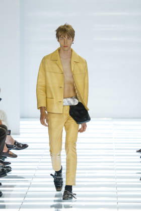 Runway at the Prada fashion show during Milan Fashion Week Menswear Spring Summer 2027 on June 21, 2026, in Milan, Italy Bestimage Milan France,detected_source_language  Copyright: xAgencex xBestimagexAgencex xBestimagex