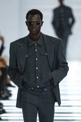 Runway at the Prada fashion show during Milan Fashion Week Menswear Spring Summer 2027 on June 21, 2026, in Milan, Italy Bestimage Milan France,detected_source_language  Copyright: xAgencex xBestimagexAgencex xBestimagex