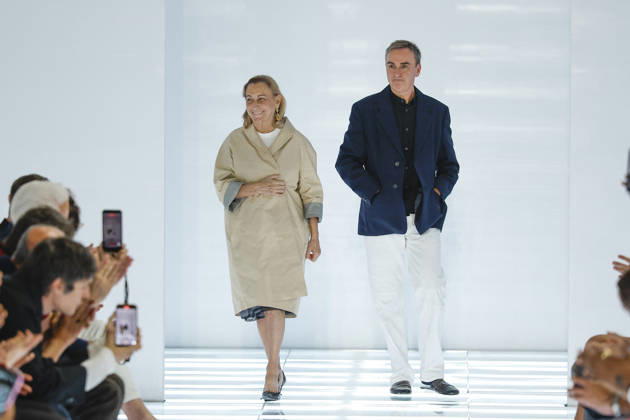 Designers Miuccia Prada and Raf Simons on the runway at the Prada fashion show during Milan Mens Fashion Week Spring Summer 2027 on June 21, 2026, in Milan, Italy. Bestimage Milan France,detected_source_language  Copyright: xAgencex xBestimagexAgencex xBestimagex