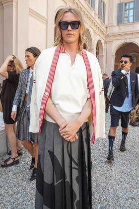 IPA85941587 - Milan, Milan Men™s Fashion Week Spring Summer 2027 - Men™s Fashion, Spring Summer 2027 - Thom Browne fashion show - front row Pictured: Jamie Campbell Bower  Copyright: xRiccardoxGIordanox xRiccardoxGiordanox 85941587