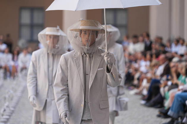 IPA85942149 - Milan, Milan Men™s Fashion Week Spring Summer 2027 - Men™s Fashion, Spring Summer 2027 - Thom Browne fashion show - runway in the photo: Model  Copyright: xRiccardoxGIordanox xRiccardoxGiordanox 85942149