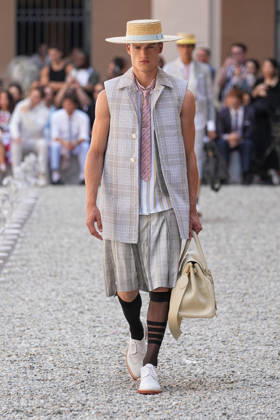 IPA85942167 - Milan, Milan Men™s Fashion Week Spring Summer 2027 - Men™s Fashion, Spring Summer 2027 - Thom Browne fashion show - runway in the photo: Model  Copyright: xRiccardoxGIordanox xRiccardoxGiordanox 85942167