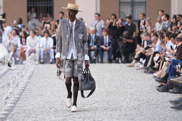 IPA85942296 - Milan, Milan Men™s Fashion Week Spring Summer 2027 - Men™s Fashion, Spring Summer 2027 - Thom Browne fashion show - runway In the photo: Model  Copyright: xRiccardoxGIordanox xRiccardoxGiordanox 85942296