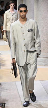 June 22, 2026, Milan, Italy: A model presents a creation by Italian fashion house Giorgio Armani for the Men s Spring Summer 2027 collection during the Milan Fashion Week in Milan, Italy, 22 June 2026. Milan Fashion Week runs from 19 to 23 June 2026. ANSA DANIEL DAL ZENNARO Milan Italy  - ZUMAa110 20260622_zaf_a110_019 Copyright: xDanielxDalxZennarox