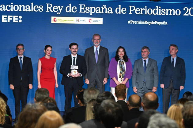 King Felipe IV Presents the 43rd Edition of the 2026 King of Spain International Journalism Awards Félix Bolanos, Isabel Díaz Ayuso, and King Felipe VI alongside the award winners during the awards ceremony for the 2026 King of Spain International Journalism Awards, on June 22, 2026, in Madrid, Spain. These awards are organized by the EFE News Agency and the Spanish Agency for International Development Cooperation (AECID), and since 1983 have recognized journalistic excellence in Ibero-American countries, as well as in those nations with which Spain maintains historical, KING PHILIP VI KING OF SPAIN INTERNATIONAL JOURNALISM AWARDS EFE NEWS AGENCY SPANISH AGENCY FOR INTERNATIONAL DEVELOPMENT COOPERATION José Madrid Madrid, Spain,detected_so Copyright: xJosà xOlivax 7615762
