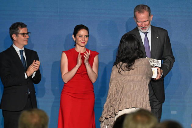 King Felipe IV Presents the 43rd Edition of the 2026 King of Spain International Journalism Awards Félix Bolanos, Isabel Díaz Ayuso, and King Felipe VI alongside the award winners during the awards ceremony for the 2026 King of Spain International Journalism Awards, on June 22, 2026, in Madrid, Spain. These awards are organized by the EFE News Agency and the Spanish Agency for International Development Cooperation (AECID), and since 1983 have recognized journalistic excellence in Ibero-American countries, as well as in those nations with which Spain maintains historical, KING PHILIP VI KING OF SPAIN INTERNATIONAL JOURNALISM AWARDS EFE NEWS AGENCY SPANISH AGENCY FOR INTERNATIONAL DEVELOPMENT COOPERATION José Madrid Madrid, Spain,detected_so Copyright: xJosà xOlivax 7615765