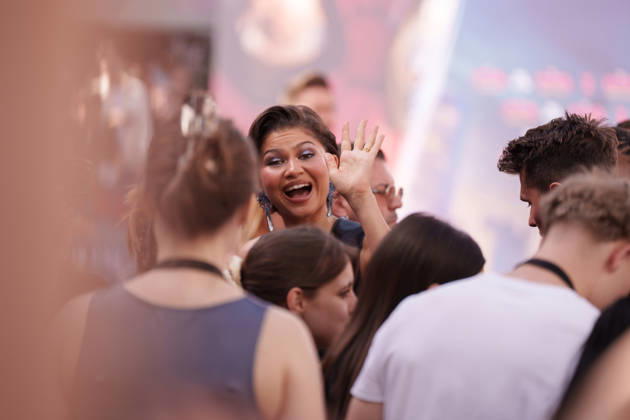 Zendaya beim Fanevent zum neuen Marvel Spider-Man Film, Spider-Man: Brand New Day 22.06.2026, Promis, Film, Berlin, Zendaya beim Fanevent zum neuen Marvel Spider-Man Film, Spider-Man: Brand New Day Zendaya winkt in die Kamera, Zendaya waves at the camera Berlin Berlin Berlin Deutschland Copyright: xJamesxZabelx