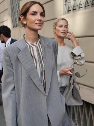 IPA85949673 - Milan, Milan Men s Fashion Week: Spring Summer 2026 2027 - Men s Fashion, Spring Summer 2026 — Armani fashion show; pictured: Eugenia Silva and Carolyn Murphy  Copyright: xLucaxPontix xLucaPonti IpaAgencyx 85949673