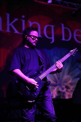 Keith Wallen von der Band Breaking Benjamin bei einem Konzert im Huxleys Neue Welt in Berlin, 22. Juni 2026. Breaking Benjamin Konzert Berlin