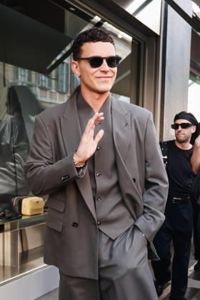 IPA85954261 - Milan, Milan Fashion Week Menswear Spring Summer 2027 - Men s Fashion, Spring Summer 2027 - Giorgio Armani Fashion Show - Guests arriving. Pictured: Aron Piper (Spanish-German actor and singer)  Copyright: xAlessandroxBremecx xx 85954261
