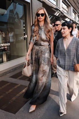 IPA85954283 - Milan, Milan Fashion Week Menswear Spring Summer 2027 - Men s Fashion, Spring Summer 2027 - Giorgio Armani Fashion Show - Guests Arrive. Pictured: Laila Hasanovic (model, girlfriend of tennis player Jannik Sinner), Alexia (Italian singer)  Copyright: xAlessandroxBremecx xx 85954283