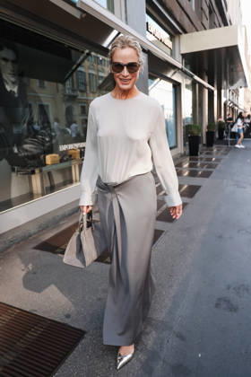 IPA85954294 - Milan, Milan Fashion Week Menswear Spring Summer 2027 - Men s Fashion, Spring Summer 2027 - Giorgio Armani Fashion Show - Guests arriving. Pictured: Carolyn Murphy (American supermodel)  Copyright: xAlessandroxBremecx xx 85954294