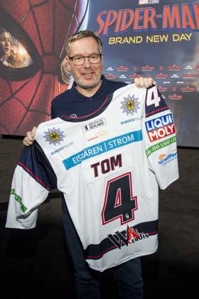 ABB SPIDERMANN- Thomas Bothstede Eisbaeren Berlin Eishockey zu Gast auf dem schwarzen Teppich beim German Fan Event for Spider-Man Brand New Day am Uber Platz am 22.96.2026 in Berlin Berlin Deutschland