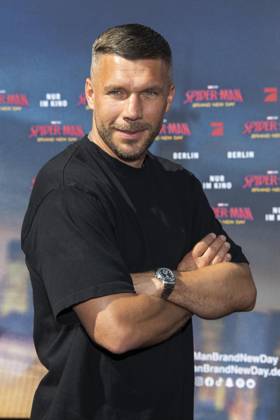 ABB SPIDERMANN- Lukas Podolski zu Gast auf dem schwarzen Teppich beim German Fan Event for Spider-Man Brand New Day am Uber Platz am 22.96.2026 in Berlin Berlin Deutschland