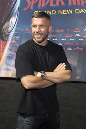 ABB SPIDERMANN- Lukas Podolski zu Gast auf dem schwarzen Teppich beim German Fan Event for Spider-Man Brand New Day am Uber Platz am 22.96.2026 in Berlin Berlin Deutschland