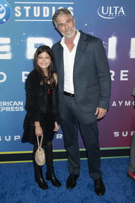 Dave Annable mit Begleitung bei der Weltpremiere des Kinofilms Supergirl an der Brooklyn Academy of Music. New York, 22.06.2026