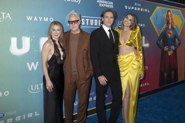 Jennifer Holland, James Gunn, Peter Safran und Natalia Safran bei der Weltpremiere des Kinofilms Supergirl an der Brooklyn Academy of Music. New York, 22.06.2026