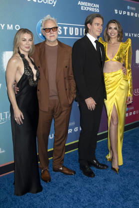 Jennifer Holland, James Gunn, Peter Safran und Natalia Safran bei der Weltpremiere des Kinofilms Supergirl an der Brooklyn Academy of Music. New York, 22.06.2026