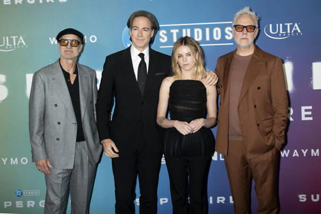 Craig Gillespie, Peter Safran, Milly Alcock und James Gunn bei der Weltpremiere des Kinofilms Supergirl an der Brooklyn Academy of Music. New York, 22.06.2026