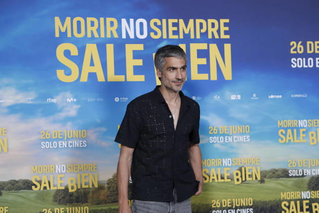 June 23, 2026, Madrid, Madrid, Spain: Spanish actor RAUL PRIETO poses for the media during the photocall for the presentation of the movie Morir no siempre sale bien held at Leclab Madrid. Directed by Claudia Pinto the black comedy film tells the story of two families from different social backgrounds forced to interact after the kidnapping of a corpse. The cinematic project explores social differences through irony and empathy offering a critical portrait of modern society. Madrid Spain  - ZUMAo127 20260623_zep_o127_012 Copyright: xHugoxOrtunox