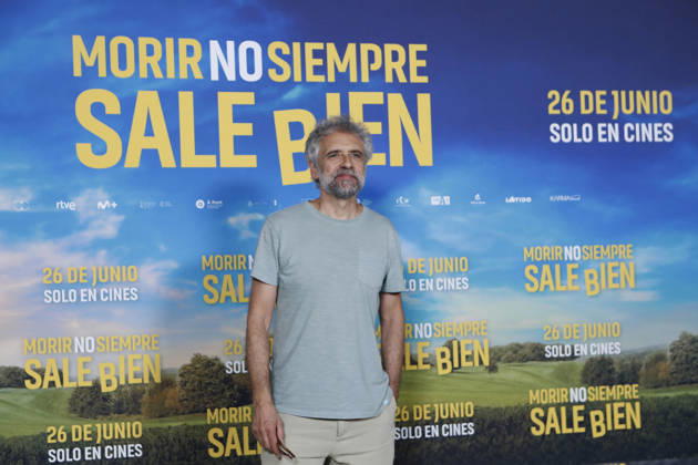 June 23, 2026, Madrid, Madrid, Spain: Spanish actor PAU DURA poses for the media during the photocall for the presentation of the movie Morir no siempre sale bien held at Leclab Madrid. Directed by Claudia Pinto the black comedy film tells the story of two families from different social backgrounds forced to interact after the kidnapping of a corpse. The cinematic project explores social differences through irony and empathy offering a critical portrait of modern society. Madrid Spain  - ZUMAo127 20260623_zep_o127_022 Copyright: xHugoxOrtunox