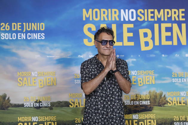 June 23, 2026, Madrid, Madrid, Spain: Spanish actor JUAN CARLOS VELLIDO poses for the media during the photocall for the presentation of the movie Morir no siempre sale bien held at Leclab Madrid. Directed by Claudia Pinto the black comedy film tells the story of two families from different social backgrounds forced to interact after the kidnapping of a corpse. The cinematic project explores social differences through irony and empathy offering a critical portrait of modern society. Madrid Spain - ZUMAo127 20260623_zep_o127_060 Copyright: xHugoxOrtunox