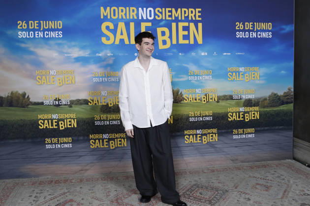 June 23, 2026, Madrid, Madrid, Spain: Spanish actor JORGE MOTOS poses for the media during the photocall for the presentation of the movie Morir no siempre sale bien held at Leclab Madrid. Directed by Claudia Pinto the black comedy film tells the story of two families from different social backgrounds forced to interact after the kidnapping of a corpse. The cinematic project explores social differences through irony and empathy offering a critical portrait of modern society. Madrid Spain - ZUMAo127 20260623_zep_o127_070 Copyright: xHugoxOrtunox