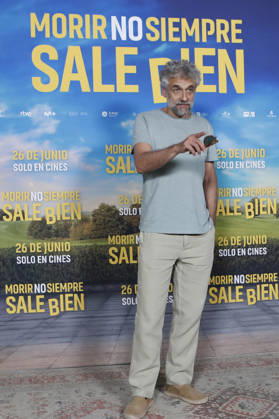 June 23, 2026, Madrid, Madrid, Spain: Spanish actor PAU DURA poses for the media during the photocall for the presentation of the movie Morir no siempre sale bien held at Leclab Madrid. Directed by Claudia Pinto the black comedy film tells the story of two families from different social backgrounds forced to interact after the kidnapping of a corpse. The cinematic project explores social differences through irony and empathy offering a critical portrait of modern society. Madrid Spain  - ZUMAo127 20260623_zep_o127_035 Copyright: xHugoxOrtunox