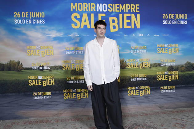 June 23, 2026, Madrid, Madrid, Spain: Spanish actor JORGE MOTOS poses for the media during the photocall for the presentation of the movie Morir no siempre sale bien held at Leclab Madrid. Directed by Claudia Pinto the black comedy film tells the story of two families from different social backgrounds forced to interact after the kidnapping of a corpse. The cinematic project explores social differences through irony and empathy offering a critical portrait of modern society. Madrid Spain - ZUMAo127 20260623_zep_o127_077 Copyright: xHugoxOrtunox