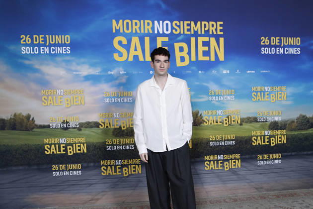 June 23, 2026, Madrid, Madrid, Spain: Spanish actor JORGE MOTOS poses for the media during the photocall for the presentation of the movie Morir no siempre sale bien held at Leclab Madrid. Directed by Claudia Pinto the black comedy film tells the story of two families from different social backgrounds forced to interact after the kidnapping of a corpse. The cinematic project explores social differences through irony and empathy offering a critical portrait of modern society. Madrid Spain - ZUMAo127 20260623_zep_o127_085 Copyright: xHugoxOrtunox