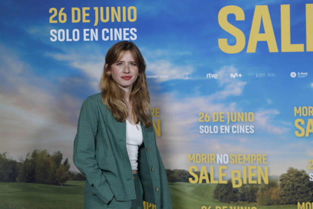June 23, 2026, Madrid, Madrid, Spain: Spanish actress PAULA MUNOZ poses for the media during the photocall for the presentation of the movie Morir no siempre sale bien held at Leclab Madrid. Directed by Claudia Pinto the black comedy film tells the story of two families from different social backgrounds forced to interact after the kidnapping of a corpse. The cinematic project explores social differences through irony and empathy offering a critical portrait of modern society. Madrid Spain - ZUMAo127 20260623_zep_o127_087 Copyright: xHugoxOrtunox
