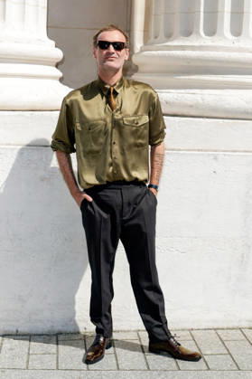 Augustin Trapenard arrives at the Saint Laurent Ready-to-Wear Men’s Spring Summer 2027 fashion show during Paris Fashion Week at the Bourse de Commerce Pinault Collection in Paris, France, on June 23, 2026. Olivier Borde, Bestimage. Celebrities await the Saint Laurent Men’s Spring Summer 2027 show as part of Paris Fashion Week on June 23, 2026, in Paris, France. Paris, France,detected_source_language  Copyright: xOLIVIERxBORDEx xBESTIMAGExOLIVIERxBORDEx xBESTIMAGEx
