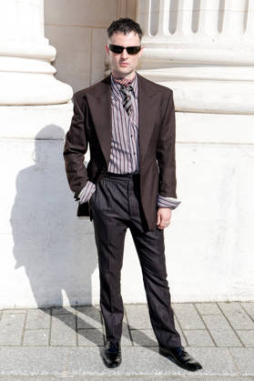Tom Sturridge arrives at the second Saint Laurent Ready-to-Wear Men’s Spring Summer 2027 fashion show during Paris Fashion Week at the Bourse de Commerce Pinault Collection in Paris, France, on June 23, 2026. Olivier Borde Bestimage Celebrities await the Saint Laurent Men’s Spring Summer 2027 show as part of Paris Fashion Week on June 23, 2026, in Paris, France. Paris, France,detected_source_language  Copyright: xOLIVIERxBORDEx xBESTIMAGExOLIVIERxBORDEx xBESTIMAGEx