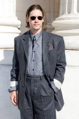 Billy Howle at the end of the second Saint Laurent Ready-to-Wear Men’s Spring Summer 2027 fashion show during Paris Fashion Week at the Bourse de Commerce Pinault Collection in Paris, France, on June 23, 2026. Olivier Borde Bestimage Celebrities await the Saint Laurent Men’s Spring Summer 2027 show as part of Paris Fashion Week on June 23, 2026, in Paris, France. Paris, France,detected_source_language  Copyright: xOLIVIERxBORDEx xBESTIMAGExOLIVIERxBORDEx xBESTIMAGEx