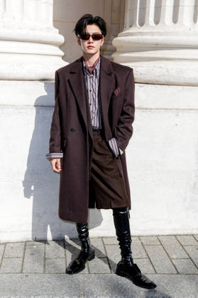 Chen Zheyuan at the end of the second Saint Laurent Ready-to-Wear Men’s Spring Summer 2027 fashion show during Paris Fashion Week at the Bourse de Commerce Pinault Collection in Paris, France, on June 23, 2026. Olivier Borde, Bestimage. Celebrities await the Saint Laurent Men’s Spring Summer 2027 show as part of Paris Fashion Week on June 23, 2026, in Paris, France. Paris, France,detected_source_language  Copyright: xOLIVIERxBORDEx xBESTIMAGExOLIVIERxBORDEx xBESTIMAGEx