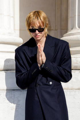 Martin Edwards at the end of the second Saint Laurent Ready-to-Wear Men’s Spring Summer 2027 fashion show during Paris Fashion Week at the Bourse de Commerce Pinault Collection in Paris, France, on June 23, 2026. Olivier Borde, Bestimage. Celebrities await the Saint Laurent Men’s Spring Summer 2027 show as part of Paris Fashion Week on June 23, 2026, in Paris, France. Paris, France,detected_source_language  Copyright: xOLIVIERxBORDEx xBESTIMAGExOLIVIERxBORDEx xBESTIMAGEx