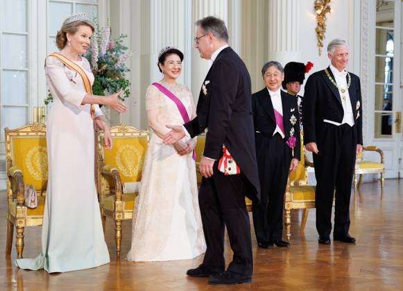 Prime Minister Bart De Wever, is welcomed by, Queen Mathilde of Belgium, Japanese Empress Masako, Japanese Emperor Naruhito and King Philippe - Filip of Belgium prior to the state banquet at the Castle of Laeken - Laken, Brussels, during the official state visit of the Japanese Emperor and Empress to Belgium on Tuesday 23 June 2026. The Emperor and Empress of Japan visit Belgium from June 20-25.  BENOITxDOPPAGNE 179018783