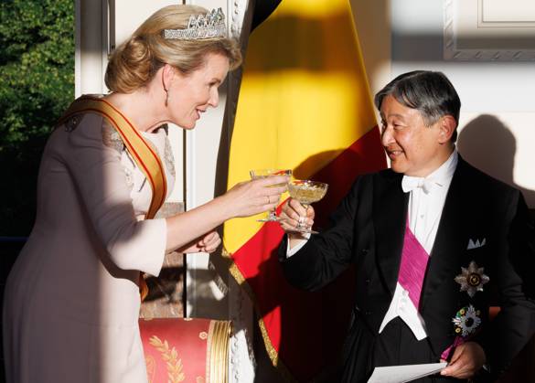Queen Mathilde of Belgium and Japanese Emperor Naruhito pictured during the state banquet at the Castle of Laeken - Laken, Brussels, during the official state visit of the Japanese Emperor and Empress to Belgium on Tuesday 23 June 2026. The Emperor and Empress of Japan visit Belgium from June 20-25.  BENOITxDOPPAGNE 179019135
