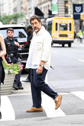 Kate Hudson and Javier Bardem spotted filming Amazon MGM Studios romantic comedy Hello & Paris in New York City Featuring: Javier Bardem Where: New York City, New York, United States When: 23 Jun 2026 Credit: Elder Ordonez INSTARimages EDITORIAL USE ONLY. NOT FOR USE BY NEWSPAPERS BASED IN THE UK. Copyright: xx instar55797368