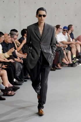 (260623) -- PARIS, June 23, 2026 -- A model presents a creation from the menswear Spring Summer 2027 collections by Saint Laurent during the Men Paris Fashion Week, in Paris, France, on June 23, 2026. (MeetEurope Handout via Xinhua) FRANCE-PARIS-MEN FASHION WEEK-YSL WuxHuiwo 