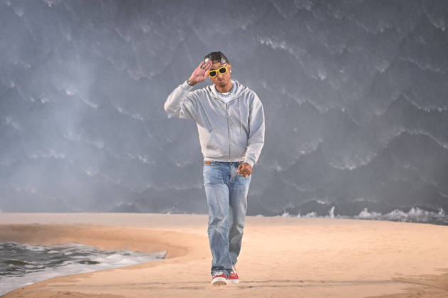 PFW - Louis Vuitton Runway in Paris FA US designer Pharrell Williams cheers the attendees at the end of the Spring Summer 2027 runway for his collection for Louis Vuitton during the Paris Fashion Week, on June 23, 2026. Photo by Firas Abdullah ABACAPRESS.COM Paris Ile-de-France France  Copyright: xAbdullahxFiras ABACAx