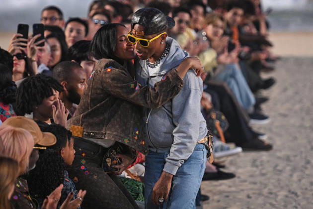PFW - Louis Vuitton Runway in Paris FA US designer Pharrell Williams cheers the attendees at the end of the Spring Summer 2027 runway for his collection for Louis Vuitton during the Paris Fashion Week, on June 23, 2026. Photo by Firas Abdullah ABACAPRESS.COM Paris Ile-de-France France  Copyright: xAbdullahxFiras ABACAx