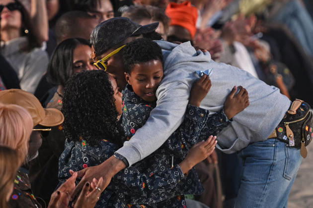 PFW - Louis Vuitton Runway in Paris FA US designer Pharrell Williams cheers the attendees at the end of the Spring Summer 2027 runway for his collection for Louis Vuitton during the Paris Fashion Week, on June 23, 2026. Photo by Firas Abdullah ABACAPRESS.COM Paris Ile-de-France France  Copyright: xAbdullahxFiras ABACAx