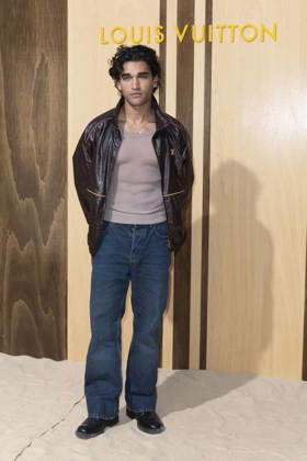 Josh Heuston at the end of the second Louis Vuitton Men’s Ready-to-Wear Spring Summer 2027 fashion show during Paris Fashion Week at the Cité Universitaire de Paris, France, on June 23, 2026. Olivier Borde, Bestimage. Celebrities await the Louis Vuitton Men’s Spring Summer 2027 show as part of Paris Fashion Week on June 23, 2026, in Paris, France. Paris, France,detected_source_language  Copyright: xOLIVIERxBORDEx xBESTIMAGExOLIVIERxBORDEx xBESTIMAGEx